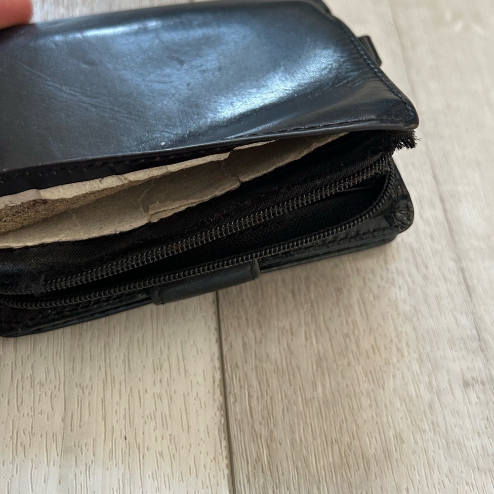 Danier Black Genuine Leather Wallet - Picture 4 of 4